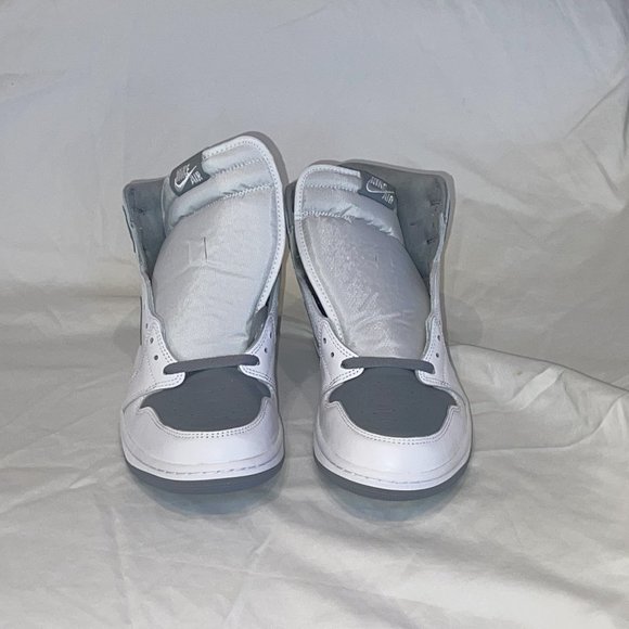 Nike Air Jordan 1 Retro High OG - Gray - Picture 3 of 6